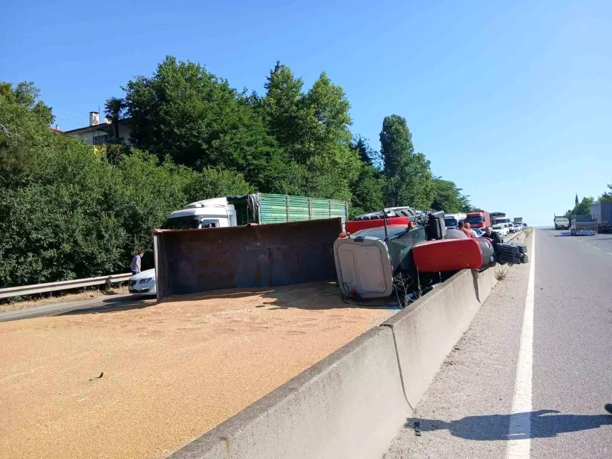 balikesirde-cift-aracli-trafik-kazasi-3-yarali-akyZgnMH.jpg