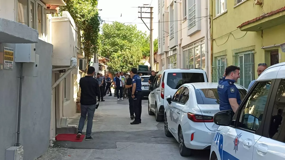 polis-memurunu-yaralayan-kuskulu-bicakla-yakalandi-sQLQffAC.jpg